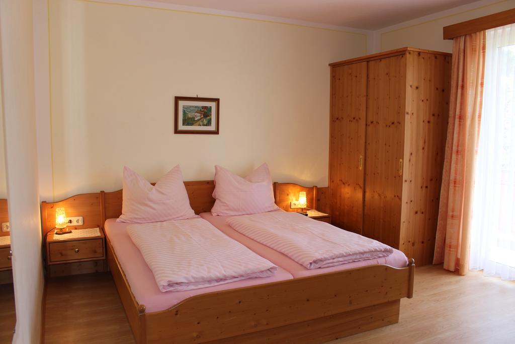Gastehaus Sapetschnig Apartamento Faak am See Exterior foto